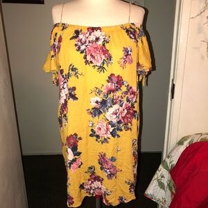 Off the shoulder flowy short dress